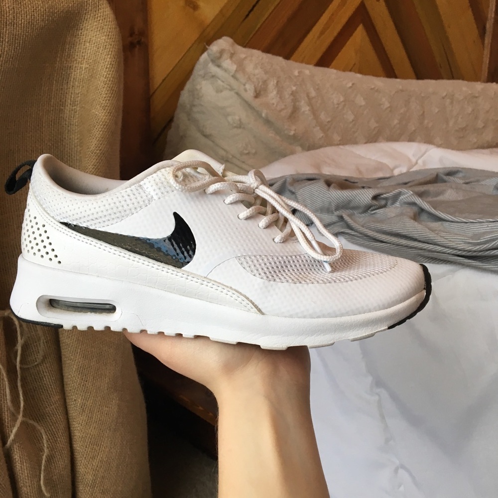 NIKE AIR MAX THEA